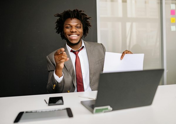 Comment une entreprise peut-elle optimiser ses processus pour réduire les coûts ?